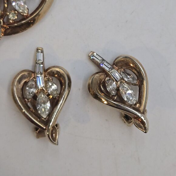 Vintage TRIFARI Alfred Philippe Marquise Rhinestone Gold Tone Pendant & Earrings - Picture 2 of 7